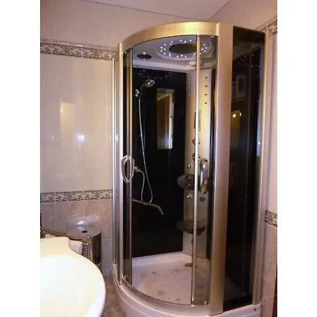 Diana, Zweieinhalbzimmer