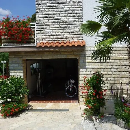 Diana, Zweieinhalbzimmer Apartman